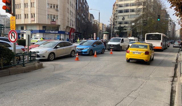 Eskişehir’de cadde kapatıldı, trafik kilitlendi