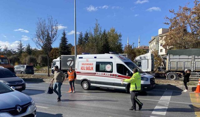 Eskişehir'de karşıdan karşıya geçmeye çalışan yaya otomobil çarptı