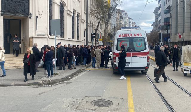 Eskişehir’de kalp krizi geçiren yaşlı adamı çevreden geçen hemşire hayata döndürdü