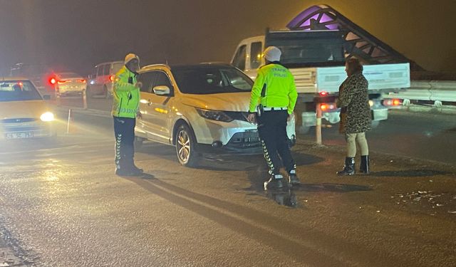 Köprü üzerinde 3 araçlı zincirleme kaza trafiği kilitledi