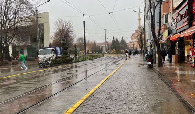 Eskişehir’de yağmur, kent merkezindeki yoğunluğu azalttı