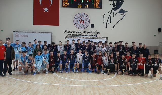 Okul sporları genç erkek voleybol müsabakaları tamamlandı