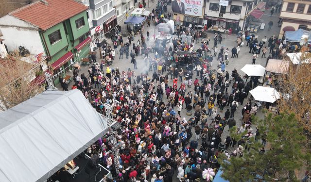 Odunpazarı Belediyesi'nin yeni yıl pazarı büyük ilgi gördü