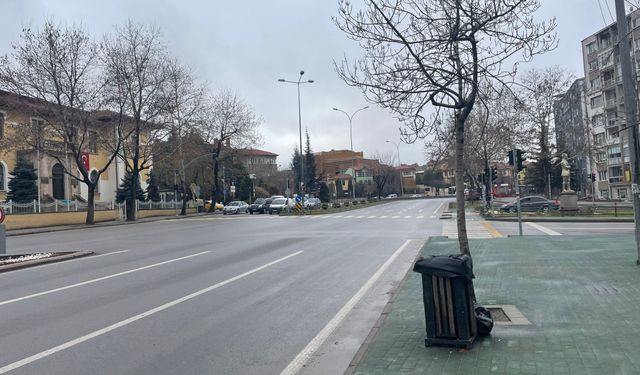 Eskişehir’de soğuk hava sokakları boşalttı