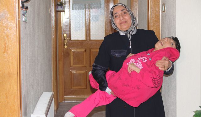 Eşi tarafından terk edilen kadın 33 yıldır engelli kızına bakıyor