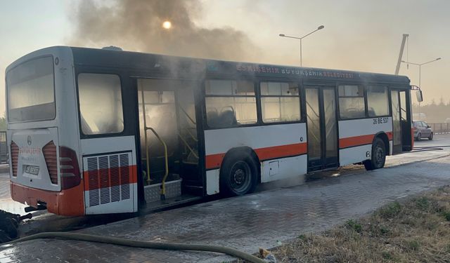 Eskişehir’de Belediye otobüsü alev aldı: 1 yolcu yaralandı