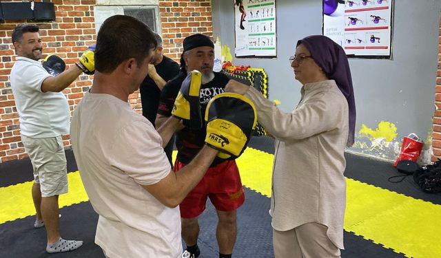 Çocuklarıyla antrenmana katılan aileler nefes nefese kaldı