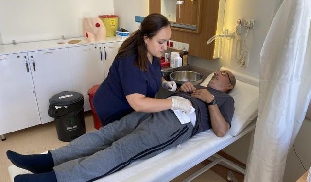 Eskişehir'de hastalar ve refakatçileri, Stoma ile nasıl ilgileneceklerini hastanede öğreniyor
