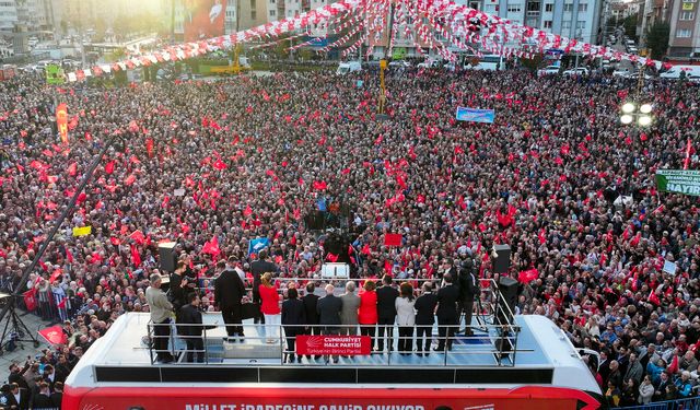 “Bu Millet Ayakta, Eskişehir, Türkiye Ayakta"