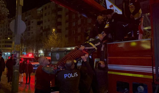 Eskişehir’de apartın 2’nci katından kafe tentesine düştü