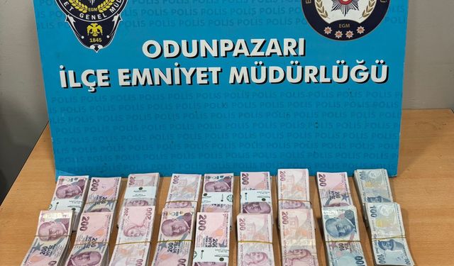 Eskişehir’de Polis Kılığına Giren Dolandırıcı Yakalandı