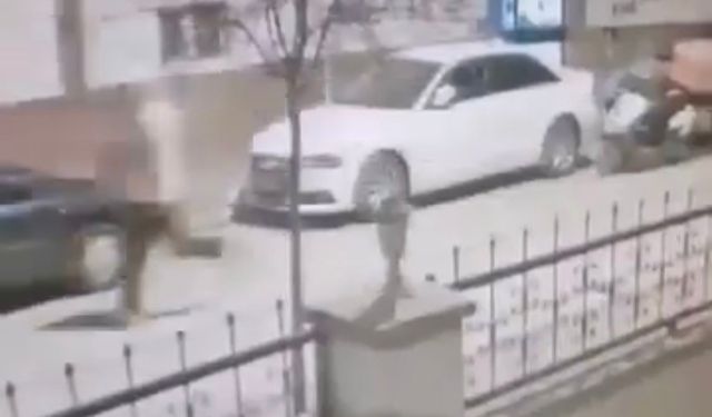 Eskişehir’de Kurye Motosikletinden Dürüm Çalan Hırsız Kamerada