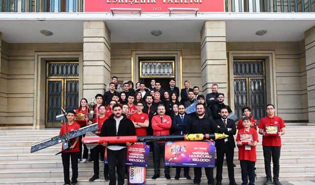 TEKNOFEST’te Derece Alan Eskişehirli Öğrencilerden Vali Aksoy’a Ziyaret