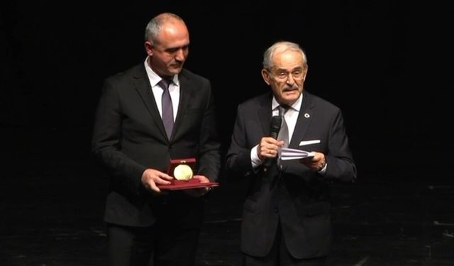 Yılmaz Büyükerşen Aktif Siyaseti Bıraktığını Açıkladı