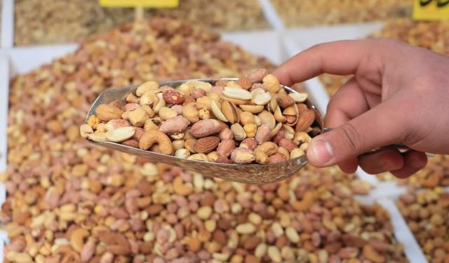 Eskişehir’de genç esnaftan kuruyemiş alırken önemli uyarılar