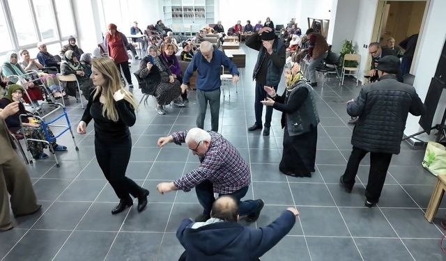 Huzurevinde Müzik ve Neşe Dolu Anlar