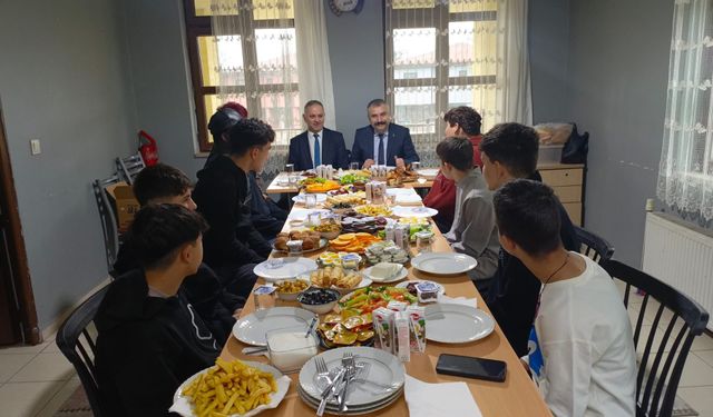 Eskişehir Aile ve Sosyal Hizmetler Müdürü Orhan Bayrak Çocuklarla Kahvaltıda Buluştu