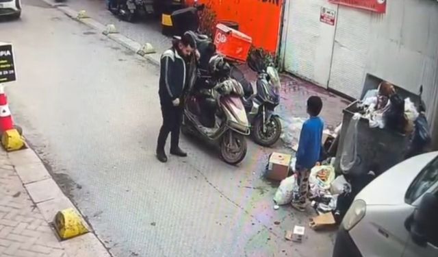 Üşüyen Çocuğa Montunu Veren Kurye Sosyal Medyada Gönülleri Isıttı