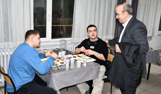 İl Milli Eğitim Müdürü Aydın, öğrencilerle iftar yaptı