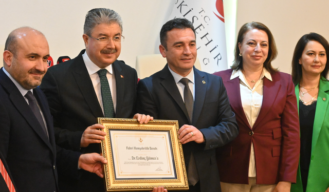 Vali Dr. Erdinç Yılmaz'a 'Sivrihisar Fahri Hemşehrilik Beratı' takdim edildi