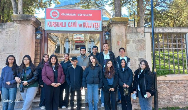 Eskişehir'de lise öğrencileri için Odunpazarı Kurşunlu Külliyesi'ne gezi düzenlendi.