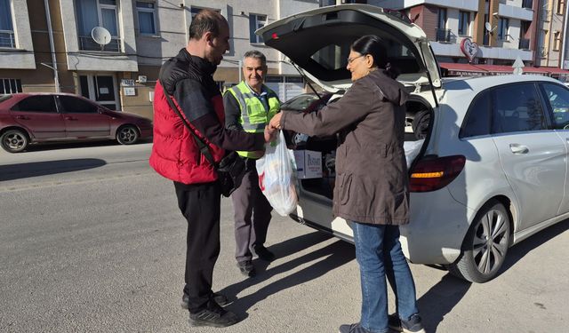 İhtiyaç sahibi vatandaşlar hayırseverlerin katkısıyla iftar yapıyor