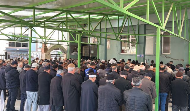 Babasının öldürdüğü 13 yaşındaki kız toprağa verildi