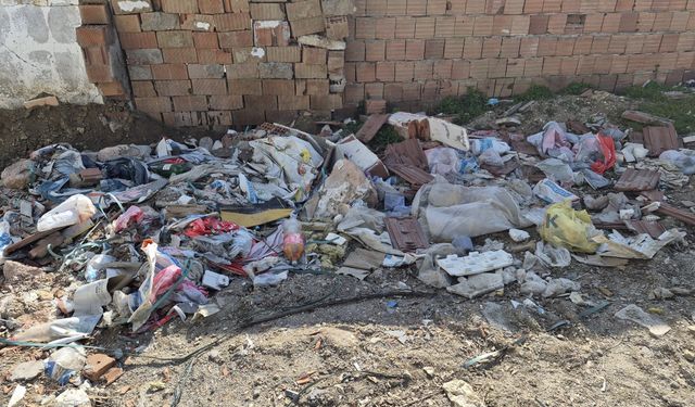 Eskişehir’de Çöp Tepkisi: Boş Arazi Tehlike Saçıyor