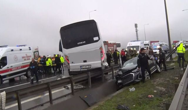 Kuzey Marmara Otoyolu'nda polis servisi kaza yaptı: 1 şehit, 16 yaralı