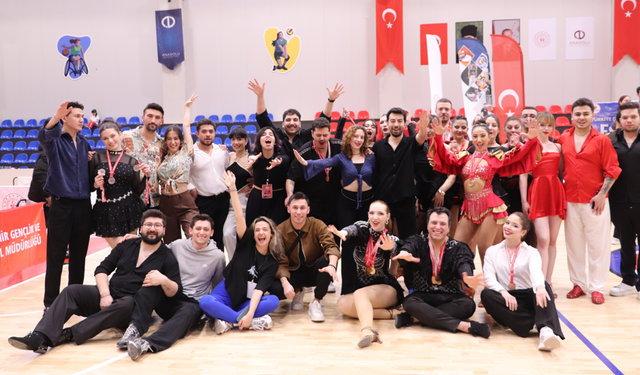 Eskişehir’de ilk kez düzenlenen Dans Sporları İl Şampiyonası nefes kesti