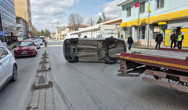 Kontrolden Çıkan Araç Yan Yattı