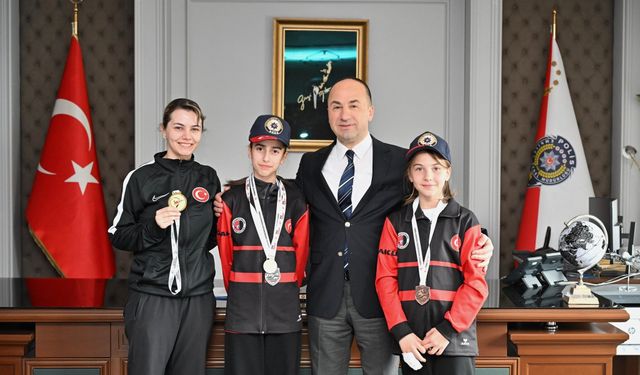 Eskişehir Emniyet Müdürü Tolga Yılmaz’dan şampiyon taekwondoculara tebrik