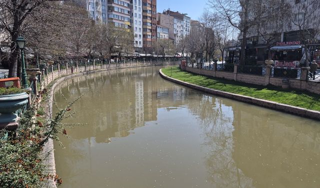 Sağanak Yağış Sonrası Porsuk Çayı Kahverengiye Büründü