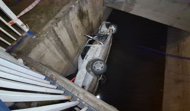 Otomobil 5 metrelik sulama kanalına uçtu