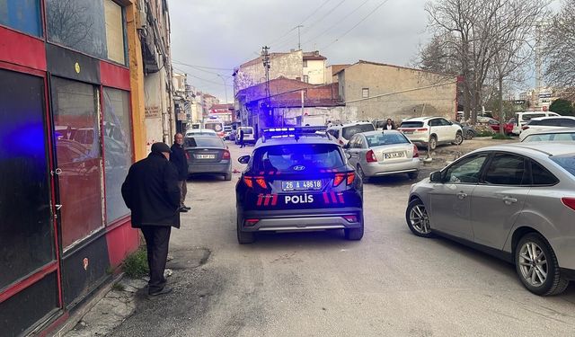 Eskişehir'de Porsuk Çayı kenarında bıçaklı kavga: 1 yaralı