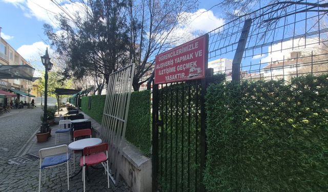 Eskişehir'de Bir Okulun Bahçe Duvarındaki Sert Uyarı Tabelası Dikkat Çekti