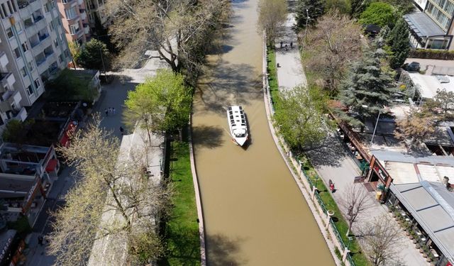 Porsuk Çayı Çamur Rengiyle Turistleri Hayal Kırıklığına Uğrattı