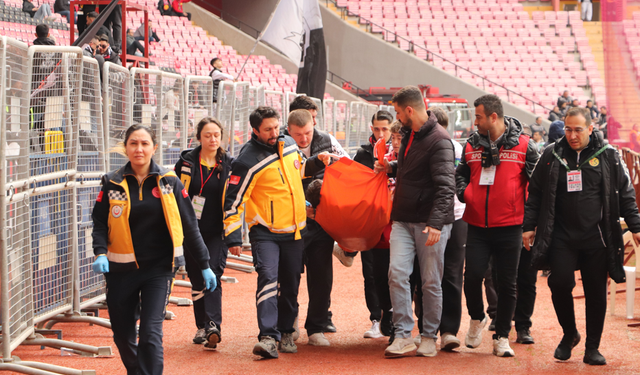 Eskişehirspor-Alanya 1221 maçında tribünde korkutan anlar