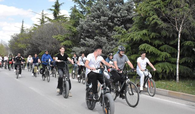 EOSB Teknik Koleji Öğrencileri 19 Mayıs Coşkusunu Pedallayarak Yaşadı