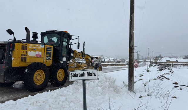 Seyitgazi'de yoğun kar yağışı