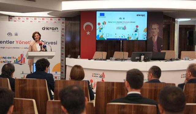 Ankara'dan ödülle dönen Ayşe Ünlüce bu gururun Eskişehir'e ait olduğunu söyledi