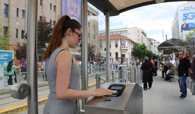 Eskişehir Türkiye'nin en ucuz öğrenci abonmanı sunan ilk 4 şehri arasında yer aldı