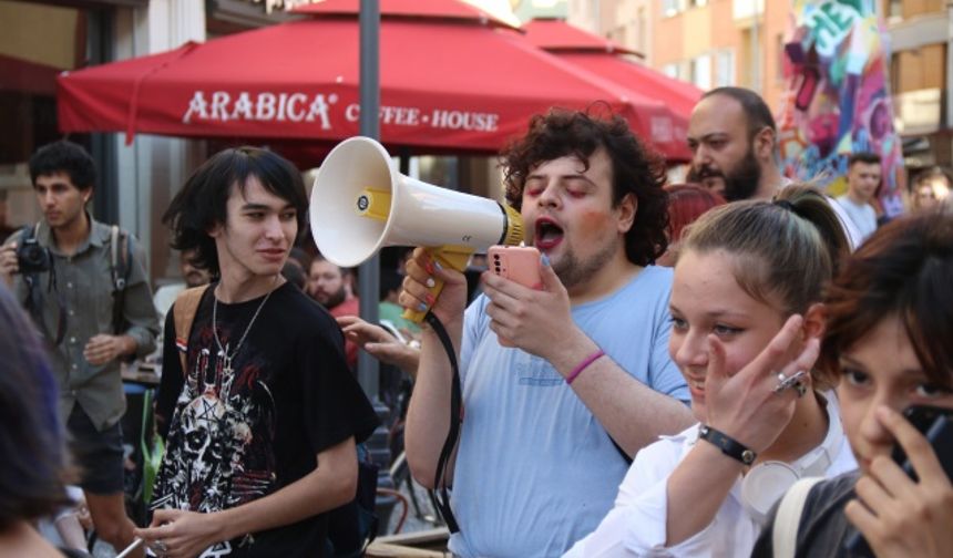 Eskişehir'de izinsiz LGBT yürüyüşüne polis müdahalesi