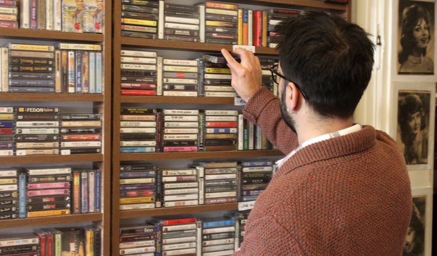 Sahaf dükkanında müzik tutkunlarına eski dönemleri yaşatıyor