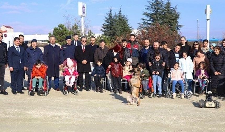 Jandarma ekiplerinden özel eğitim gören öğrencilere ziyaret
