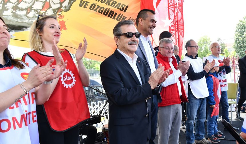 Ataç, 1 Mayıs'ı işçilerle kutladı