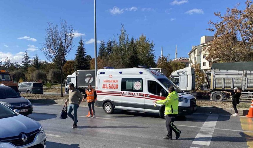 Eskişehir'de karşıdan karşıya geçmeye çalışan yaya otomobil çarptı