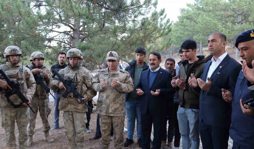 Komandolar Günyüzü ilçesinde arama tarama faaliyeti gerçekleştirdi