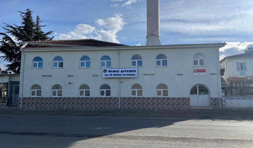 Eskişehir'deki o camiye “Bence affeder, gel konuş istersen” pankartı asıldı