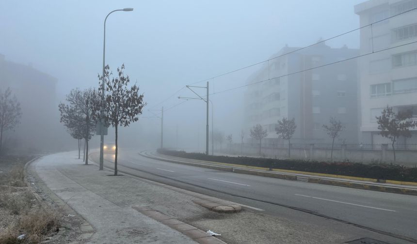 Eskişehir güne yoğun sisle uyandı